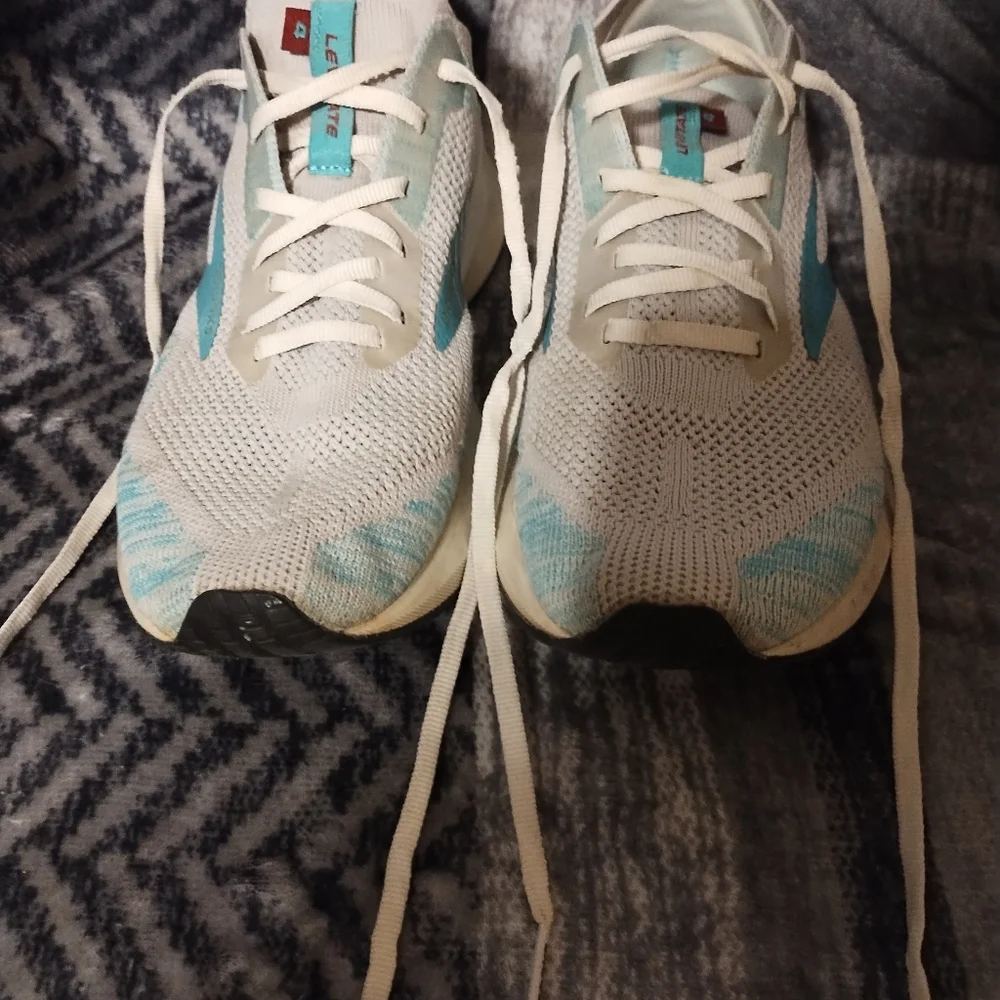 Brooks Women's Levitate 4 - Size 10 - Picture 5 of 16